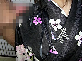 着物ぶっかけ！和装でお出掛けするのが大好きなあやのさんは着物持参でザーメンまみれ　サンプル画像05